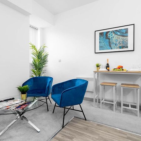 Modern Apartment In Brierley Hill - Secure Parking - Wifi & Netflix - Excellent Value - 11O Екстер'єр фото