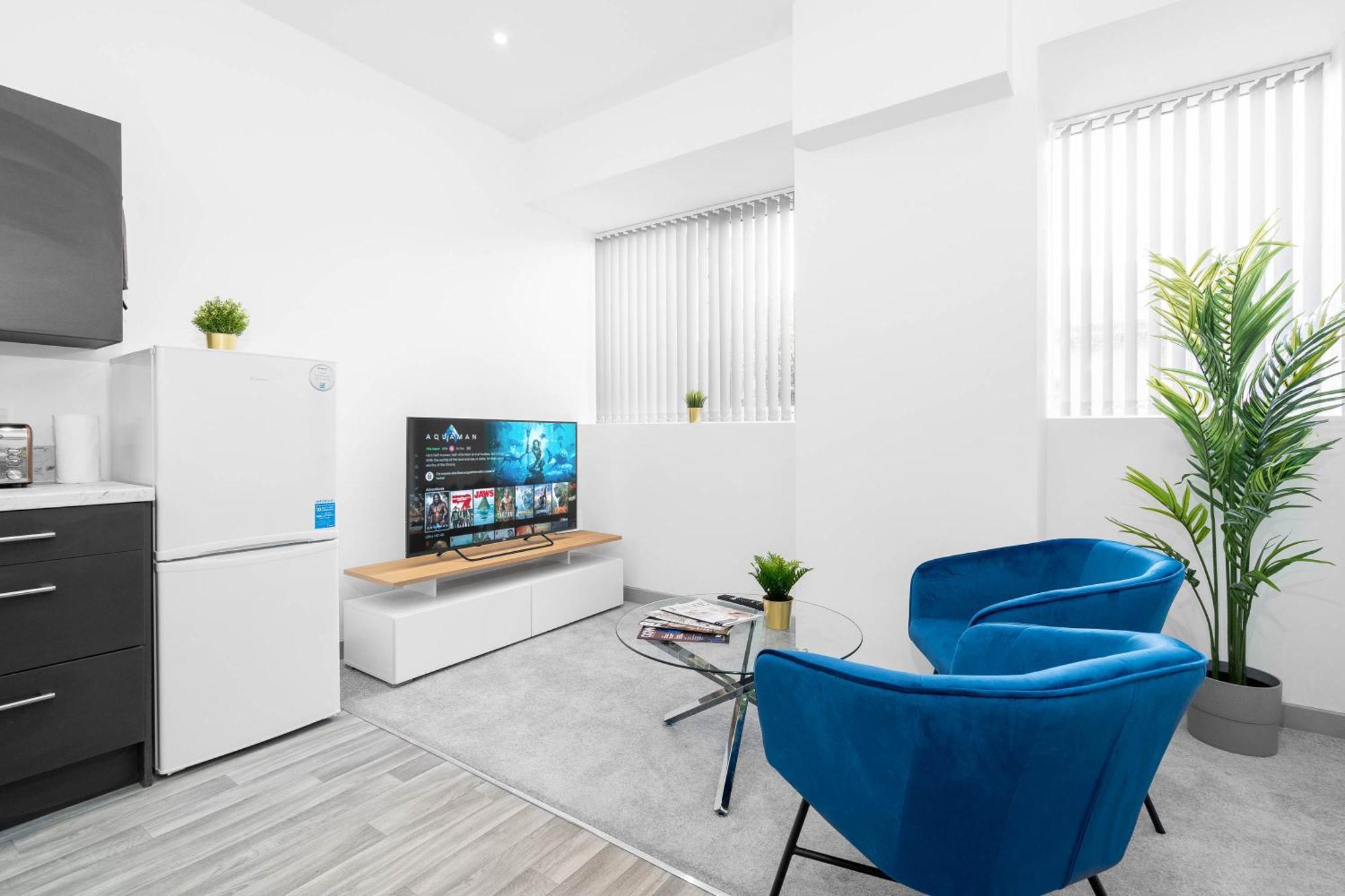 Modern Apartment In Brierley Hill - Secure Parking - Wifi & Netflix - Excellent Value - 11O Екстер'єр фото